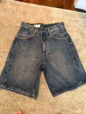 Women’s back buckle shorts